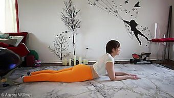 Vợ Femdom Hướng Dẫn Bài Học Yoga Bdsm