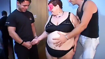 Las Grandes Tetas Maduras Naturales De Lady Della Reciben Un Tratamiento Anal Hardcore