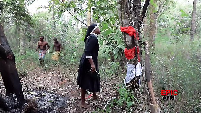 3 Hauskaa Afrikkalaisten Soturien Ja Heidän Lähetyssaarnaajansa Kanssa