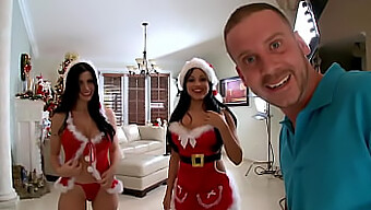 Abella Anderson E Rebeca Linares In Una Calda Orgia Anale Latina Di Natale