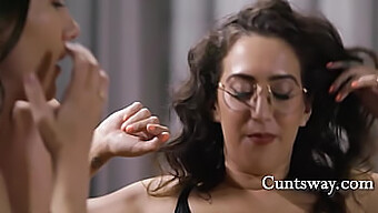 Pakar Kama Sutra April O'Neil Meneroka Kenikmatan Wanita Melalui Seks Oral Dan Orgasme