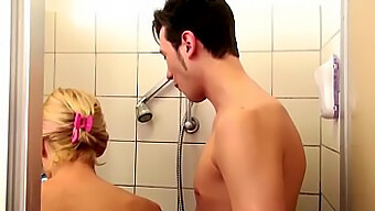 La Milf Kada Love Surprise En Train De Se Masturber Sous La Douche Est Séduite Par Son Beau-Fils