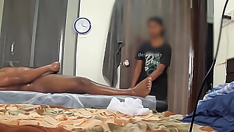 Massagem Satisfatória Com Um Toque