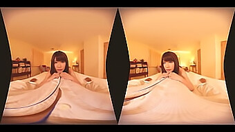 Japansk Teenager Giver Oral Og Handjob I Vr-Porno