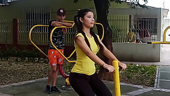 Mi Hermanastra Colombiana Infiel Y Yo Nos Ponemos Traviesos En El Gimnasio