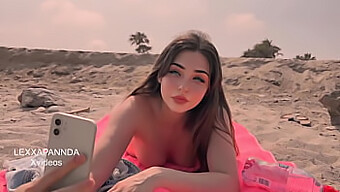 Seorang Gadis Kecil Mengalami Deepthroating Dan Facial Di Pantai.